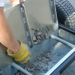 Essuyer les débris dans les poubelles