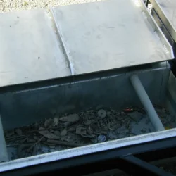 Débris dans les poubelles