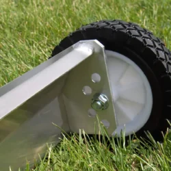 Cinq réglages de hauteur de balayage de 1/2 pouce à 2 1/2 pouces par incréments de 1/2 pouce