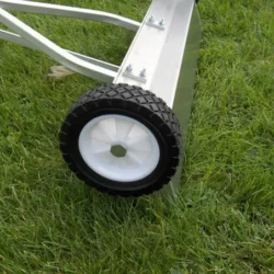 La construction en aluminium résistant aux intempéries ne rouille pas dans des conditions humides et mouillées.