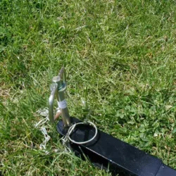 Attelage standard à broche d'attelage.