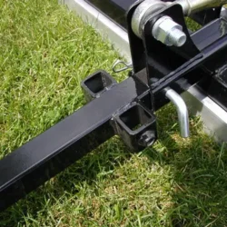 Assemblage facile de la languette à l'aide d'une épingle et d'un clip.