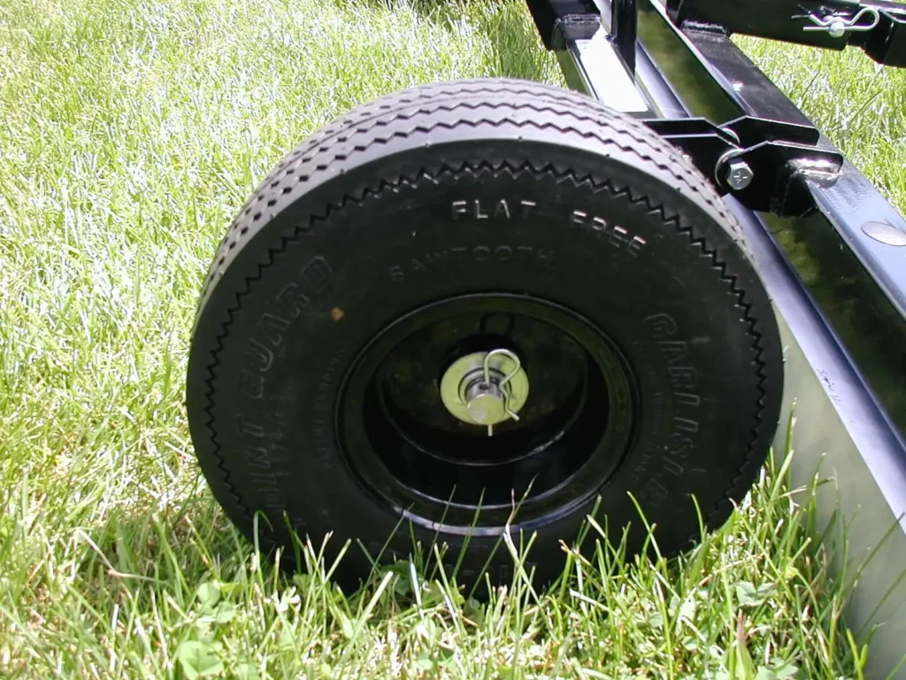 magnet tow behind hog series showing wheel