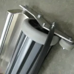 Small wheel and frame width outside of the magnetic drum means the Fission cleans very close to walls leaving only a small strip of shot to pick up at the walls edge.