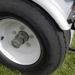 Les roulements à billes permettent un graissage rapide et facile des roues et des roulements.