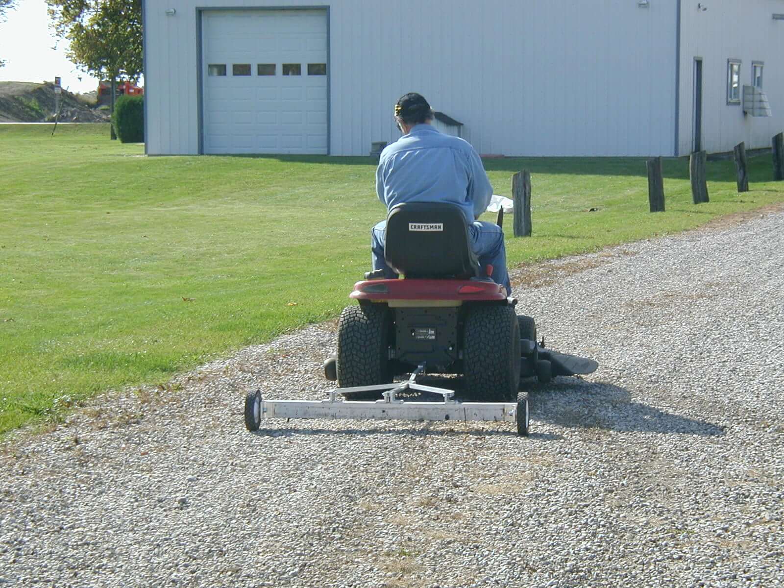Easily rolls over grass, gravel or pavement