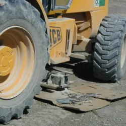 Sweeper doesn't interfere with the maneuverability of your equipment