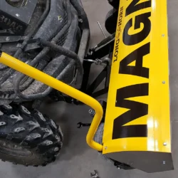 Poignée de dégagement des débris des deux côtés de la balayeuse