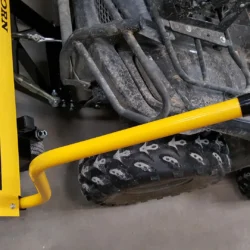 Poignée de dégagement des débris pour enlever les débris de la balayeuse