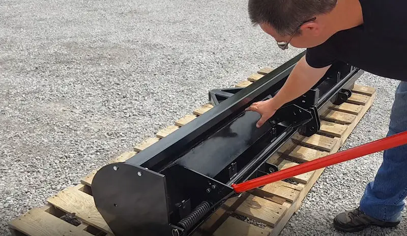 caiman mangetic sweeper demonstration of clean off with the red lid removed