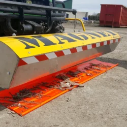 Nettoyage de l'aimant Yak sur le collecteur de débris en polyamide orange