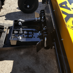 Yak quick connect system utlizes standard plow mounts