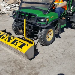 aimant UTV à montage frontal par Bluestreak Equipment