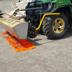 poignée en position basse pour nettoyer l'aimant de montage avant Yak