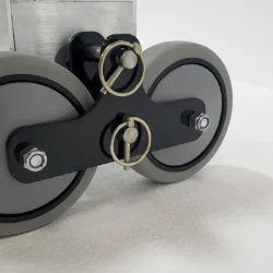 Roues de 5 pouces en caoutchouc thermoplastique montées sur un support amovible en acier noir