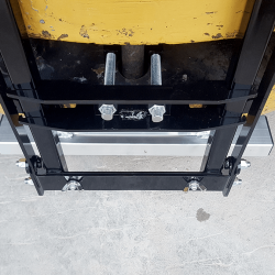 NAOS clamping system pulls magnet tight to forklift using pinhook and enables precise sweeping height adjustment