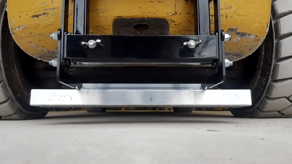 NAOS forklift magnet positioned under rear counterweight