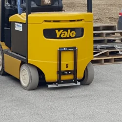 Rear mount forklift magnet