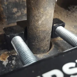 Pin hook mount on Kursk magnet