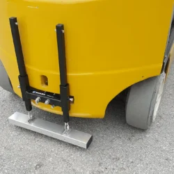 Rear pin mount forklift magnet
