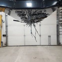 Residuos en la parte inferior de la barredora magnética OBLAST