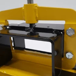 Bolsillos para horquillas OBLAST con diseño de sujeción por tracción hacia arriba, no por presión hacia abajo.