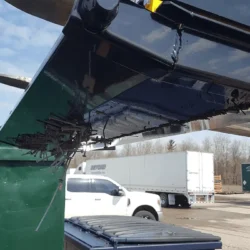 Parte inferior redondeada del imán para montacargas OBLAST para evitar daños durante los golpes contra el suelo.