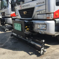 Balayeuse magnétique ISO sur les camions d'entretien des autoroutes en Corée du Sud
