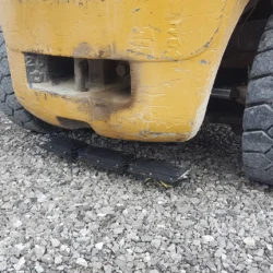 Aimant suspendu NOMIC par Bluestreak Equipment