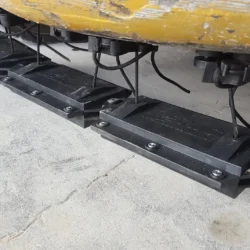 Aimant de suspension Nomic fixé sous le chariot élévateur à fourche