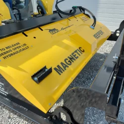 Vue avant gauche Aimant pour skidsteer Ocicat