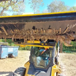 Collecte des débris par l'aimant de la chargeuse à chenilles Ocicat