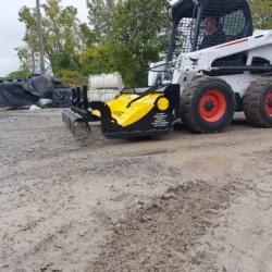 Dispositif magnétique pour skidsteer par Bluestreak Equipment