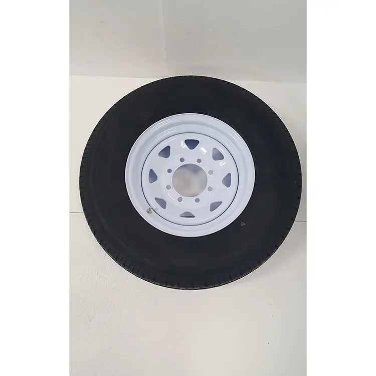 Pi&egrave;ce #31 Pneu Mammoth 235-80 r16 avec roue en acier &agrave; 8 boulons (1pc)