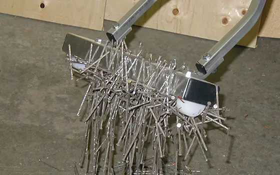 Tundra Magnet With Debris