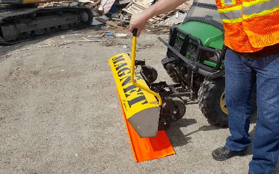 Yak Front Mount Magnet Debris Release Handle
