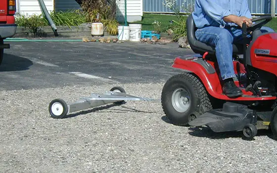 Razor Tow Behind Magnet
