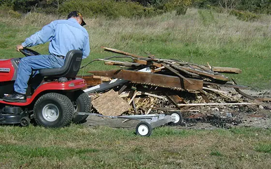 Razor Tow Behind Magnet