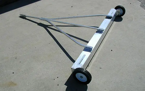 Razor Tow Behind Magnet