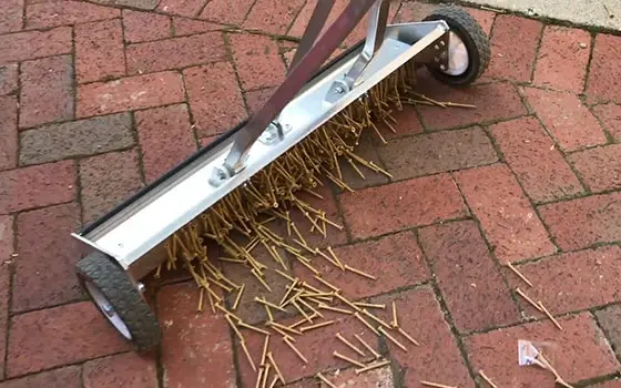 Ecko Push Magnet with Debris