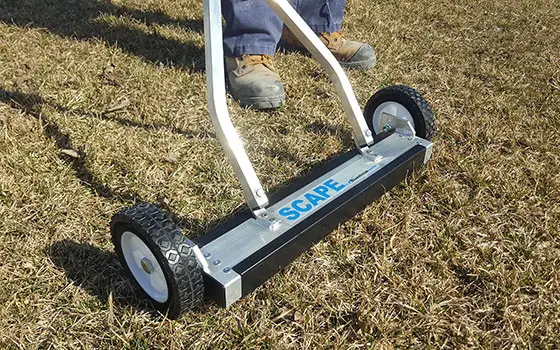 Scape rolling magnetic sweeper