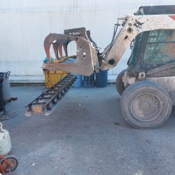 Bobcat Claw Bucket Hanging Magnet Attachment