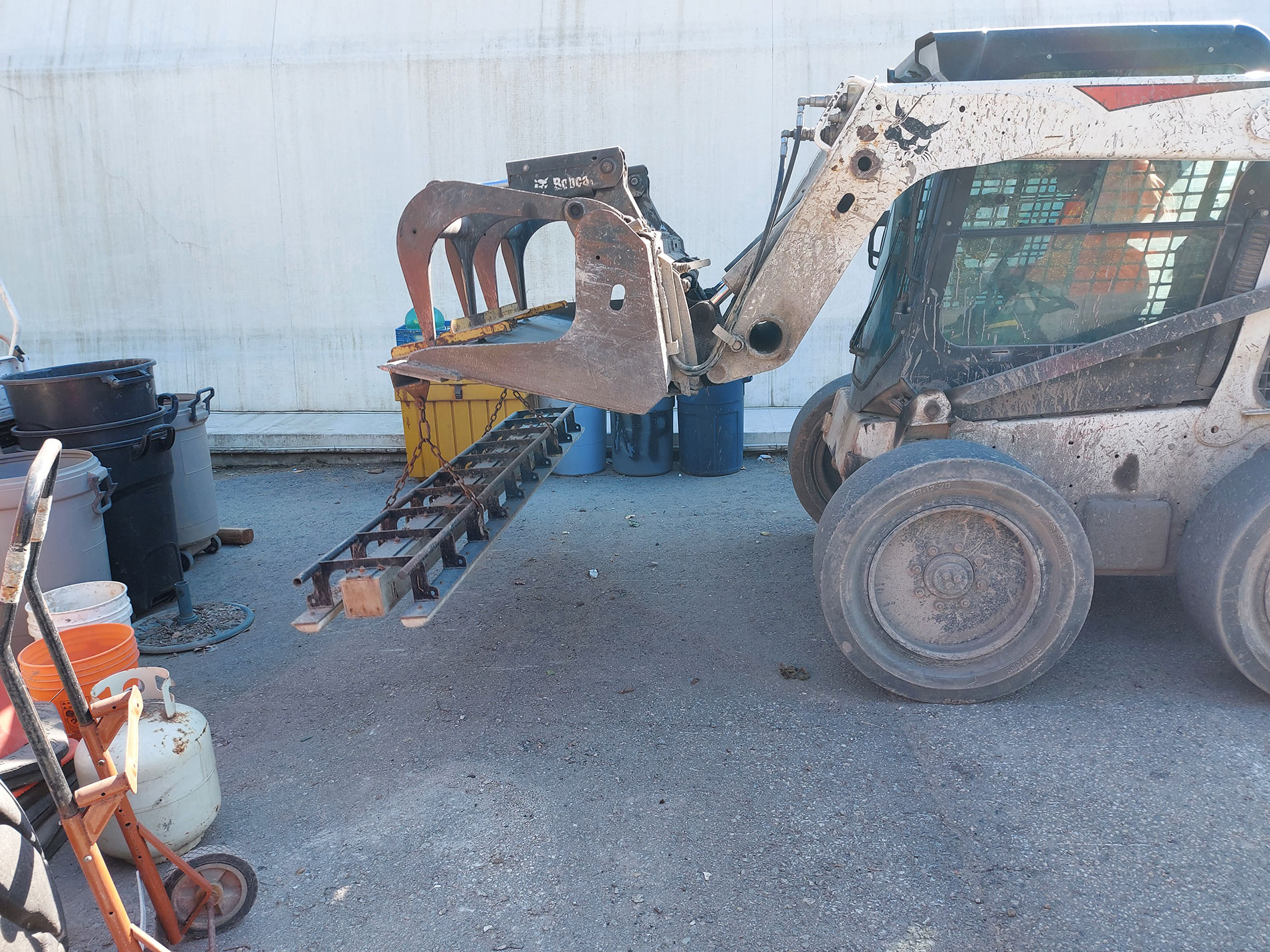 Bobcat Claw Bucket Hanging Magnet Attachment