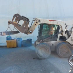 Remoras hanging magnet from skidsteer bucket