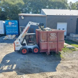 Balayage magn&eacute;tique de la ferraille pour Skidsteers