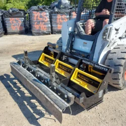 Location de skidsteer Balayeuse magn&eacute;tique par Bluestreak Equipment
