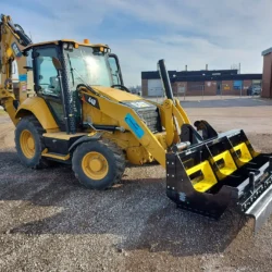 Barredora magnética con retroexcavadora Cat