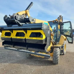 Imán retroexcavador montado en la parte frontal de Bluestreak Equipment