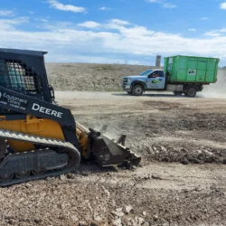 Attachement magn&eacute;tique industriel pour chargeurs &agrave; chenilles