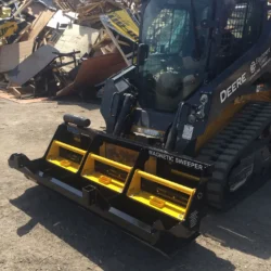 location d'une balayeuse magn&eacute;tique pour skid steer par Bluestreak Equipment